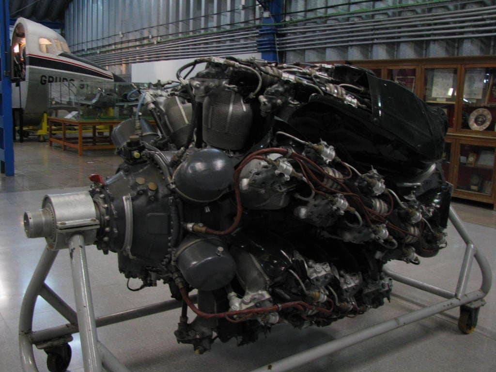 Четырехрядный звездообразный 28-цилиндровый двигатель воздушного охлаждения Пратт-Уитни R-4360-598 «Уосп Мэйджор»